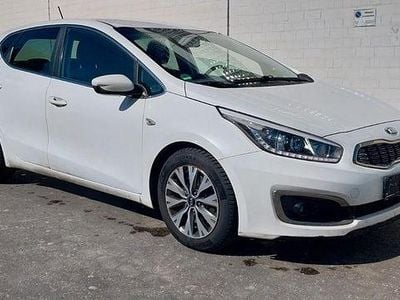 Gebraucht Kia Ceed DREAM-TEAM Edition 136 PS (100 kW) 2016 Weiß Kleinwagen