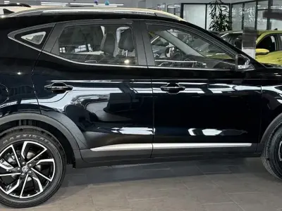 Nowe MG ZS Luxury 106 KM (77 kW) 2025 Czarny SUV