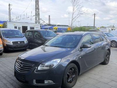 Usado Opel Insignia Design Edition 110 HP (80 kW) 2011 Cinzento Carrinha