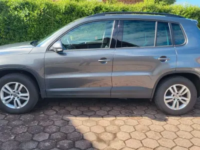 Gebraucht VW Tiguan Trendline 122 PS (89 kW) 2012 Grau SUV