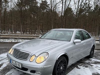 Silber Gebraucht 2003 Mercedes 240 Limousine | 10.990 €