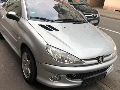 Gebraucht Peugeot 206 CC 106 PS (77 kW) 2004 Silber Cabrio