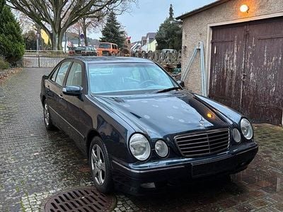 Usata Mercedes E270 170 CV (125 kW) 2000 Blu Berlina
