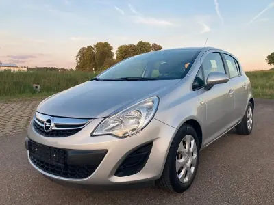 Gebraucht Opel Corsa Edition 69 PS (50 kW) 2012 Silber Kleinwagen