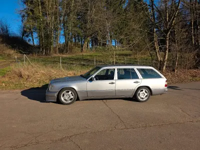 Gebraucht Mercedes E220 150 PS (110 kW) 1994 Silber Kombi