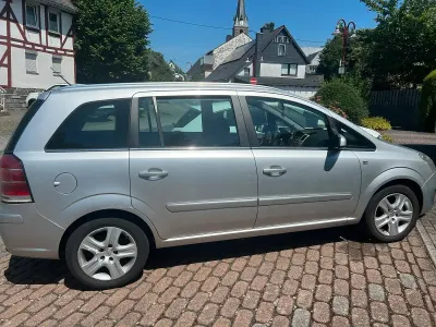 Gebraucht Opel Zafira Innovation 116 PS (85 kW) 2009 Silber Van / Kleinbus
