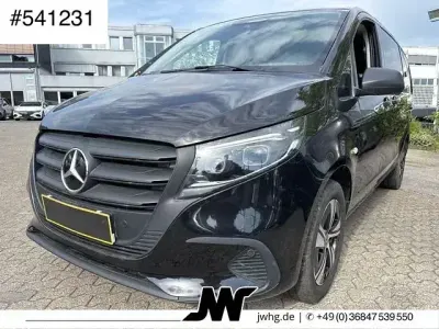 Gebraucht Mercedes Vito 190 PS (139 kW) 2024 Obsidianschwarz metallic Van