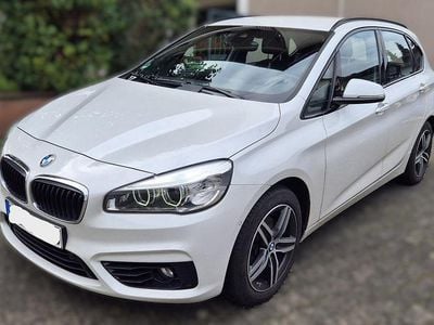 Gebraucht BMW 218 Active Tourer Sport Line 150 PS (110 kW) 2015 Weiß Van / Kleinbus