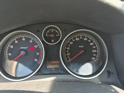 Gebraucht Opel Astra 105 PS (77 kW) 2008 Schwarz Kleinwagen