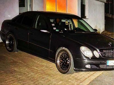Mercedes E200