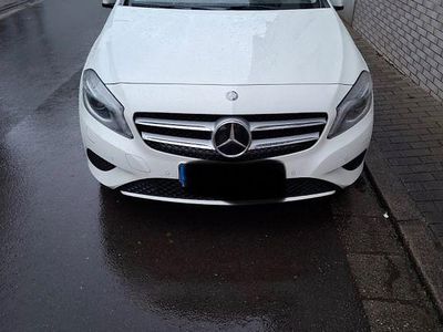 Weiß Gebraucht 2013 Mercedes A200 Urban Limousine | 11.000 € (Fairer Preis)