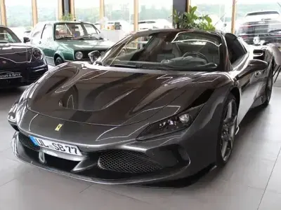 Usata Ferrari F8 721 CV (530 kW) 2023 Grigio Cabrio