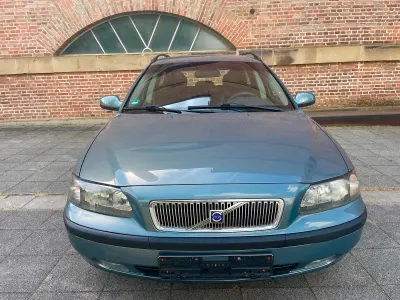Gebraucht Volvo V70 140 PS (102 kW) 2001 Grün Kombi