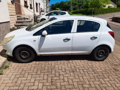 Gebraucht Opel Corsa Edition 60 PS (44 kW) 2009 Weiß Kleinwagen
