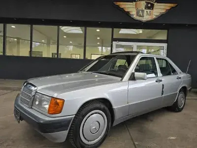 Używany Mercedes 190 122 KM (89 kW) 1992 Srebrny Sedan/Limuzyna