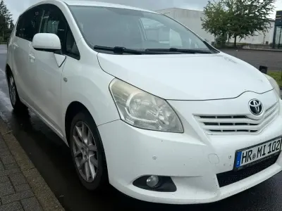 Gebraucht Toyota Verso 126 PS (92 kW) 2012 Weiß Van / Kleinbus
