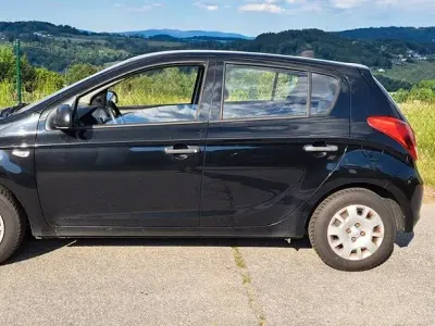 Używany Hyundai i20 Edition 86 KM (63 kW) 2013 Czarny Hatchback