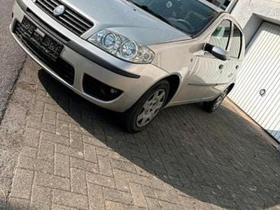 Usata Fiat Punto 44 CV (32 kW) 2005 Grigio Utilitaria