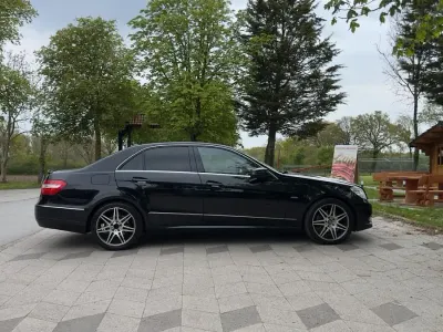 Gebraucht Mercedes E200 151 PS (111 kW) 2010 Schwarz Limousine
