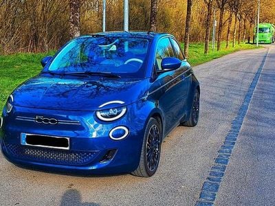 Gebraucht Fiat 500e La Prima 86 kW (118 PS) 2023 Grün Limousine