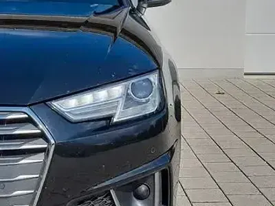 Gebraucht Audi A4 Sport 185 PS (136 kW) 2019 Mythosschwarz metallic Kombi