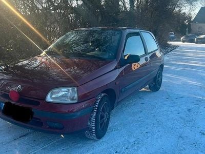Rot Gebraucht 1996 Renault Clio Kleinwagen | 800 €