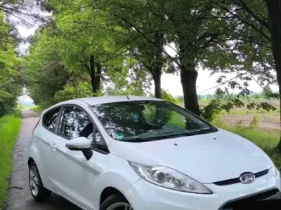 Gebraucht Ford Fiesta 97 PS (71 kW) 2010 Weiß Kleinwagen