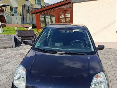 Gebraucht Ford Fiesta Basis 60 PS (44 kW) 2004 Kleinwagen