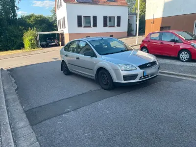 Gebraucht Ford Focus 105 PS (77 kW) 2004 Silber Limousine
