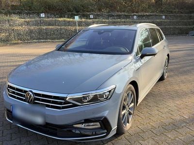 Grau Gebraucht 2022 VW Passat Elegance Kombi | 34.200 € (Etwas zu teuer)