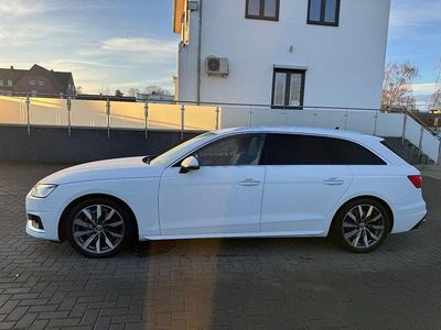 Gebraucht Audi A4 Advanced 163 PS (119 kW) 2022 Weiß Kombi