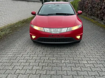 Käytetty Honda Civic 140 HP (102 kW) 2006 Punainen Sedan