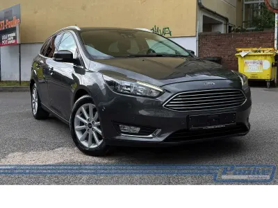 Gebraucht Ford Focus Titanium 125 PS (91 kW) 2018 Grau Kombi