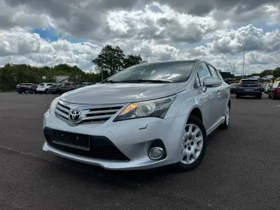Gebraucht Toyota Avensis Life 132 PS (97 kW) 2013 Silber Kombi