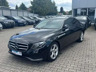 Gebraucht Mercedes E220 Night 194 PS (142 kW) 2016 Schwarz Limousine