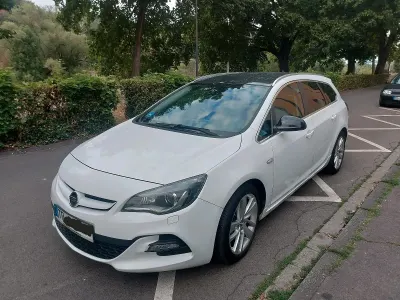 Gebraucht Opel Astra Exklusiv 165 PS (121 kW) 2014 Weiß Kombi