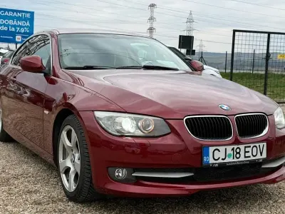 Gebraucht BMW 320 170 PS (125 kW) 2010 Rot Coupé