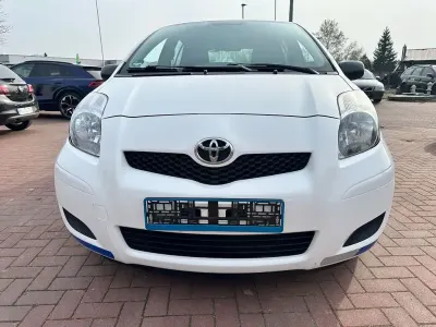 Gebraucht Toyota Yaris 69 PS (50 kW) 2010 Weiß Kleinwagen