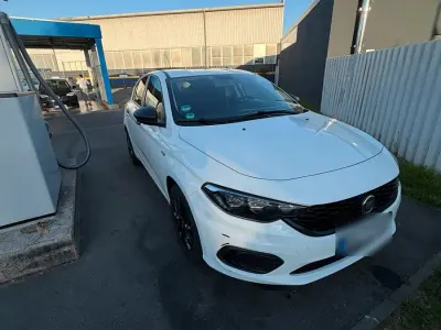 Gebraucht Fiat Tipo 95 PS (69 kW) 2019 Weiß Kleinwagen