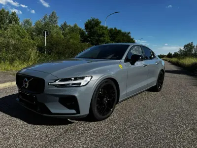 Gebraucht Volvo S60 R-Design 197 PS (144 kW) 2022 Grau Limousine