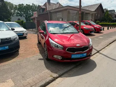 Gebraucht Kia Ceed 128 PS (94 kW) 2013 Rot Kleinwagen