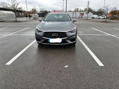 Infiniti Q30