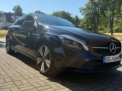Gebraucht Mercedes A200 Urban 156 PS (114 kW) 2016 Schwarz Kleinwagen