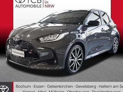 Gebraucht Toyota Yaris Hybrid Sport 131 PS (96 kW) 2025 Storm grau Kleinwagen