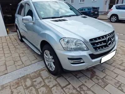 Gebraucht Mercedes ML350 211 PS (155 kW) 2010 Silber SUV