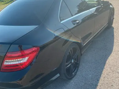 Gebraucht Mercedes C200 136 PS (100 kW) 2012 Schwarz Limousine