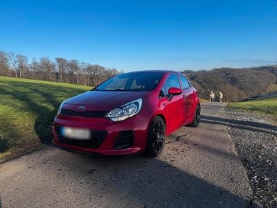 Rot Gebraucht 2016 Kia Rio Kleinwagen | 6.500 € (Fairer Preis)