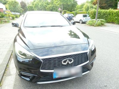 Infiniti Q30