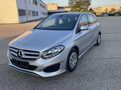 Gebraucht Mercedes B180 122 PS (89 kW) 2015 Silber Van / Kleinbus