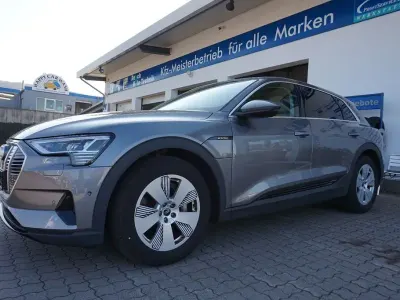 Używany Audi e-tron 230 kW (313 KM) 2022 Szary SUV